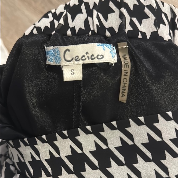 Cecico skirt with shorts underneath-black and white size small - Picture 3 of 4
